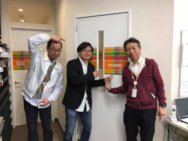 左：佐藤局長、真ん中：山田、右：稲葉社長