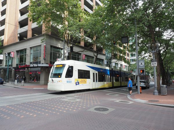 ダウンタウンを走る路面電車（TRIMET MAX）