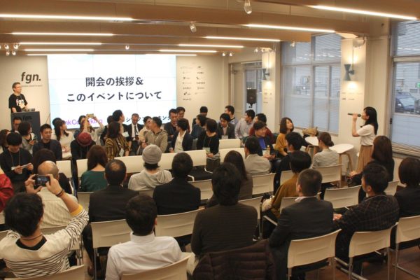 Think Coworking vol.1開会の様子。最初は運営者40人と参加者40人が向かい合って座るという不思議なレイアウト（写真提供：Fukuoka Growth Next事務局）